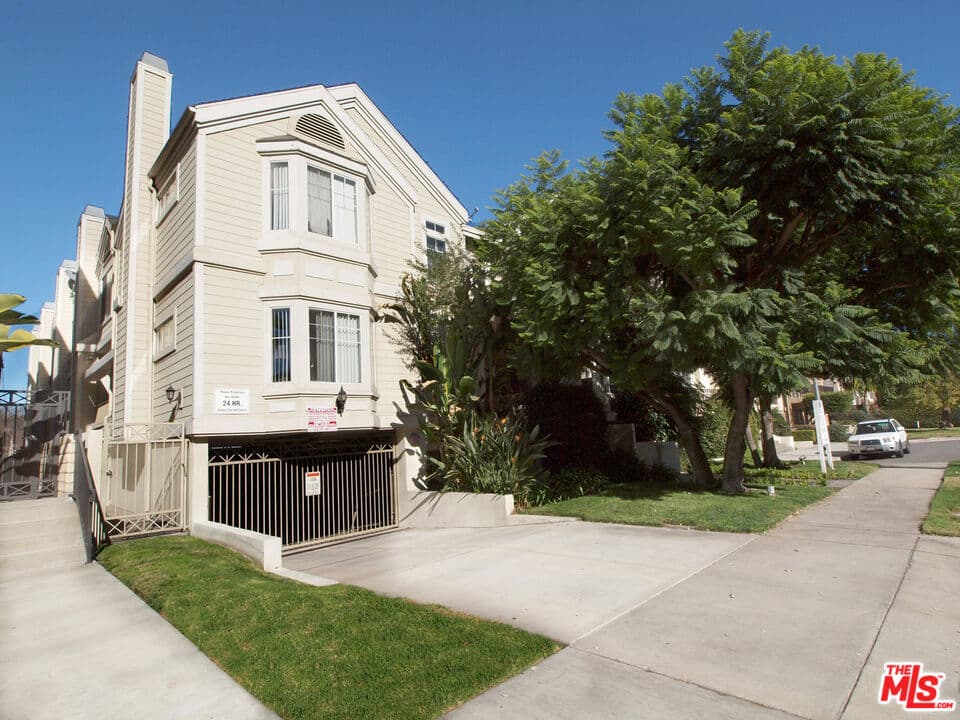 2 bd, 3 ba Condo in North Hollywood, CA — $3,475/mo — photo 1