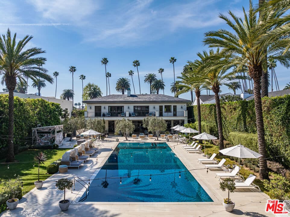 12 bd, 18 ba House in Beverly Hills, CA — $200,000/mo — photo 1