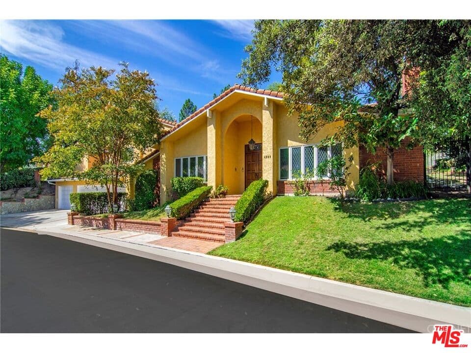 5 bd, 6 ba House in Tarzana, CA — $14,300/mo — photo 1