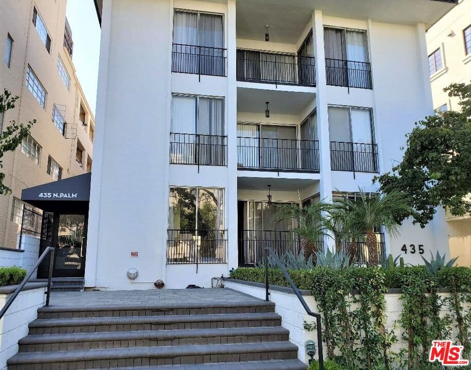 1 bd, 2 ba Condo in Beverly Hills, CA — $3,300/mo — photo 1