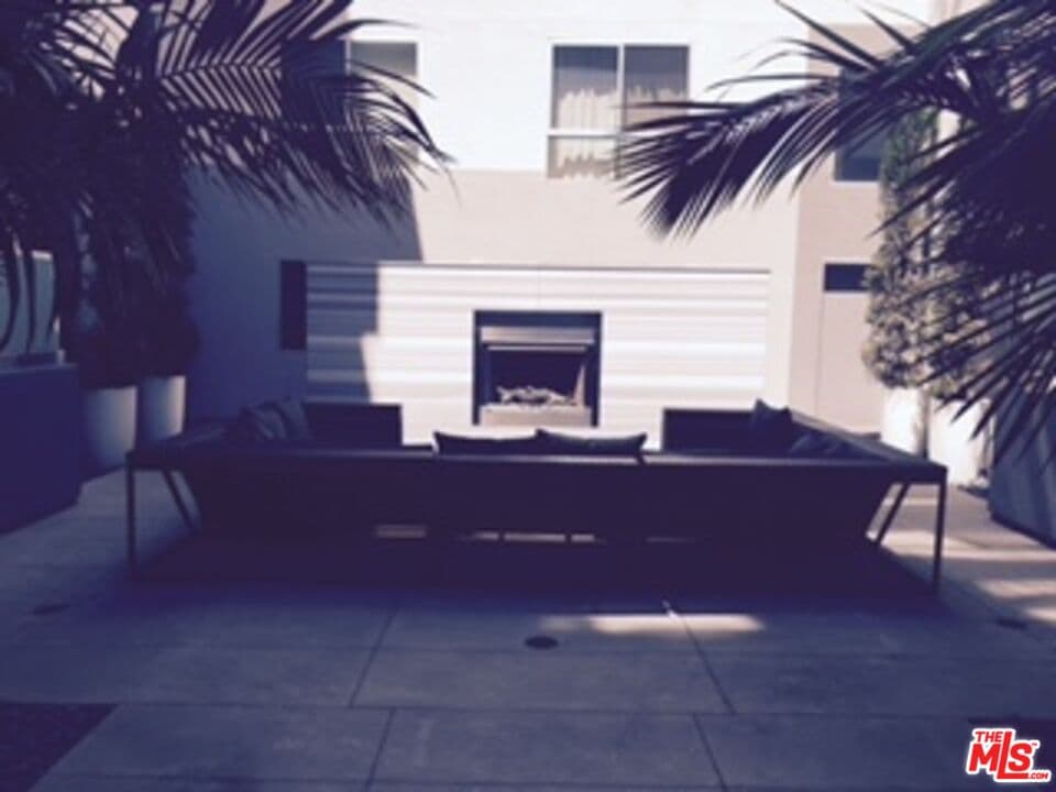 2 bd, 2 ba Condo in Los Angeles, CA — $3,900/mo — photo 2