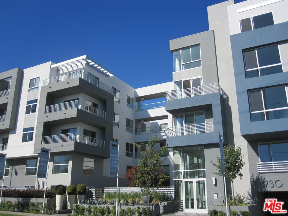 2 bd, 2 ba Condo in Los Angeles, CA — $3,900/mo — photo 1