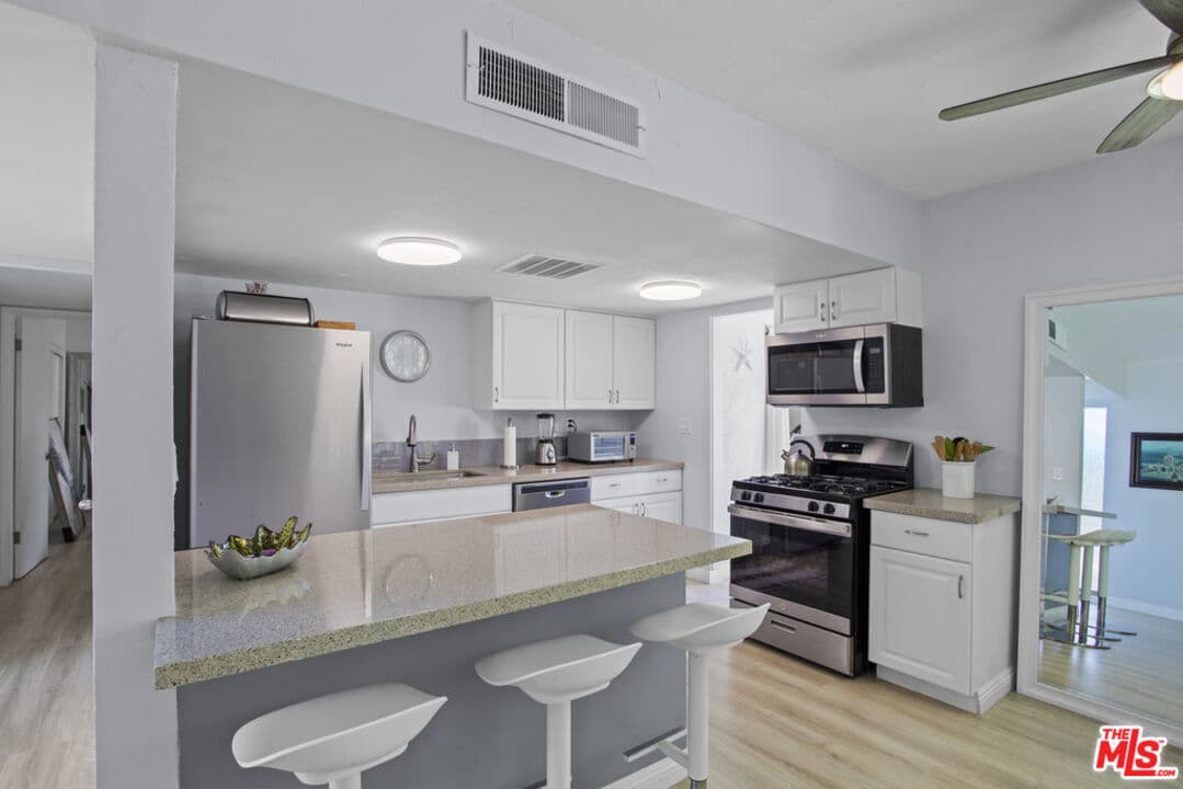 2 bd, 1 ba Townhouse in Palm Desert, CA — $3,650/mo — photo 2