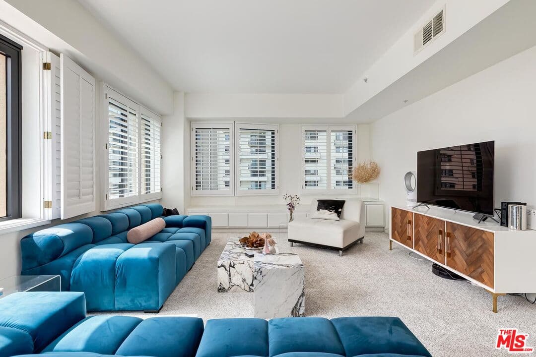 3 bd, 3 ba Condo in Los Angeles, CA — $8,500/mo — photo 2