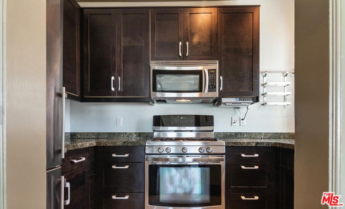 1 bd, 1 ba Apartment in Los Angeles, CA — $1,975/mo — photo 1