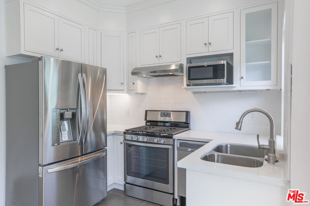 2 bd, 2 ba Apartment in Venice, CA — $5,000/mo — photo 2