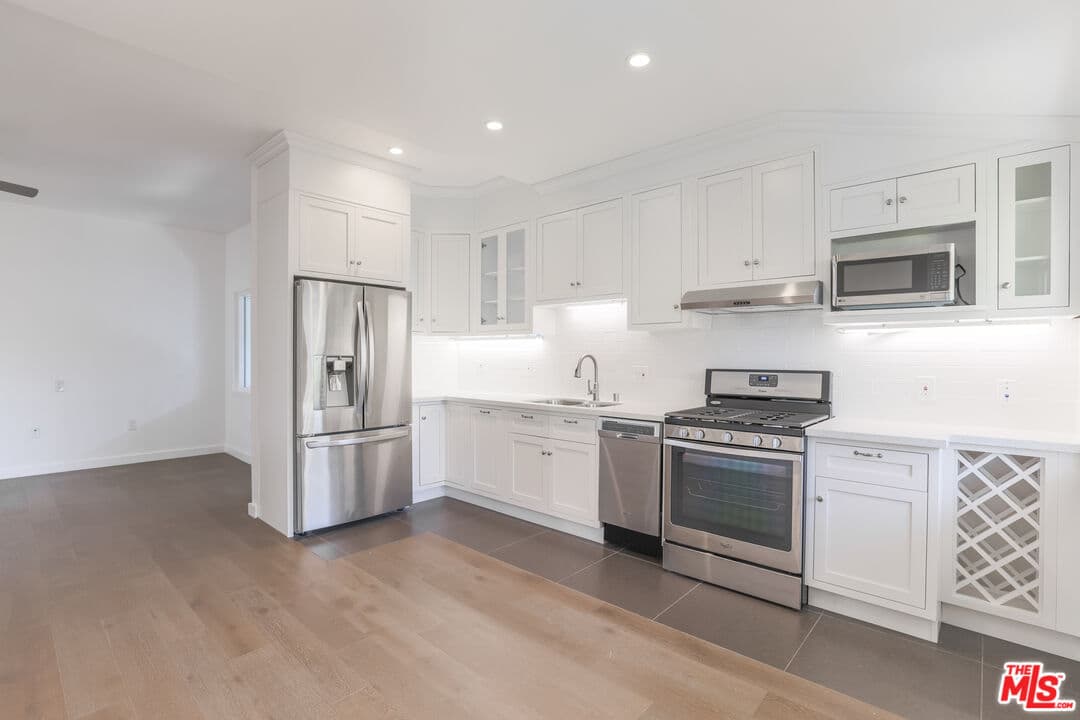 2 bd, 2 ba Apartment in Venice, CA — $5,200/mo — photo 2
