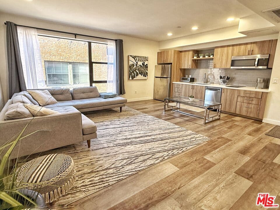 Studio, 1 ba Apartment in Los Angeles, CA — $2,100/mo — photo 1