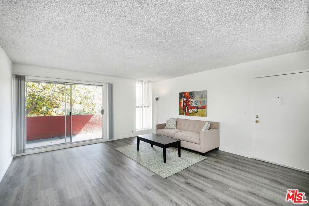 1 bd, 1 ba Apartment in Los Angeles, CA — $1,950/mo — photo 2