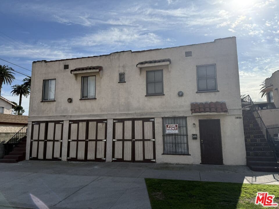 2 bd, 1 ba Apartment in Los Angeles, CA — $2,600/mo — photo 1