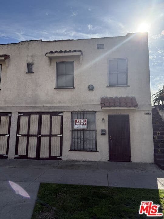 2 bd, 1 ba Apartment in Los Angeles, CA — $2,600/mo — photo 2