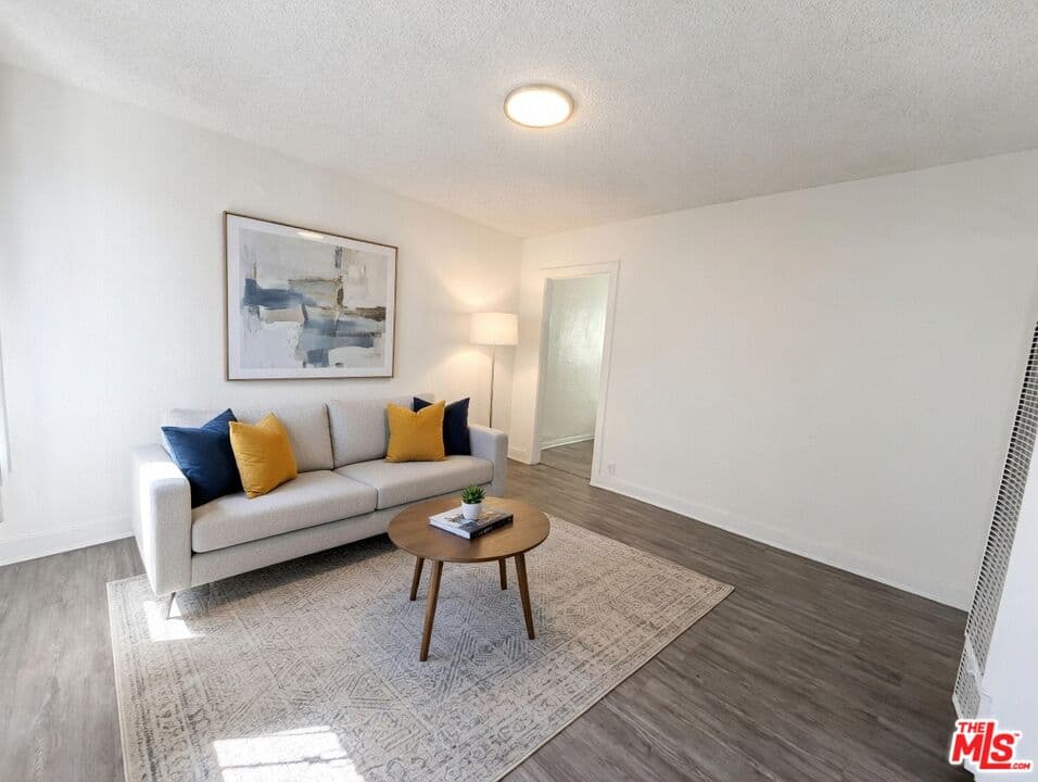 2 bd, 1 ba Apartment in Los Angeles, CA — $2,100/mo — photo 1