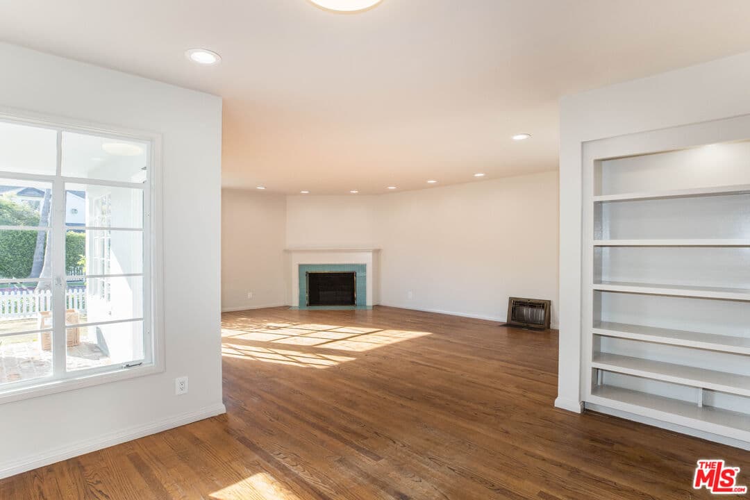 2 bd, 2 ba House in Pacific Palisades, CA — $5,497/mo — photo 2