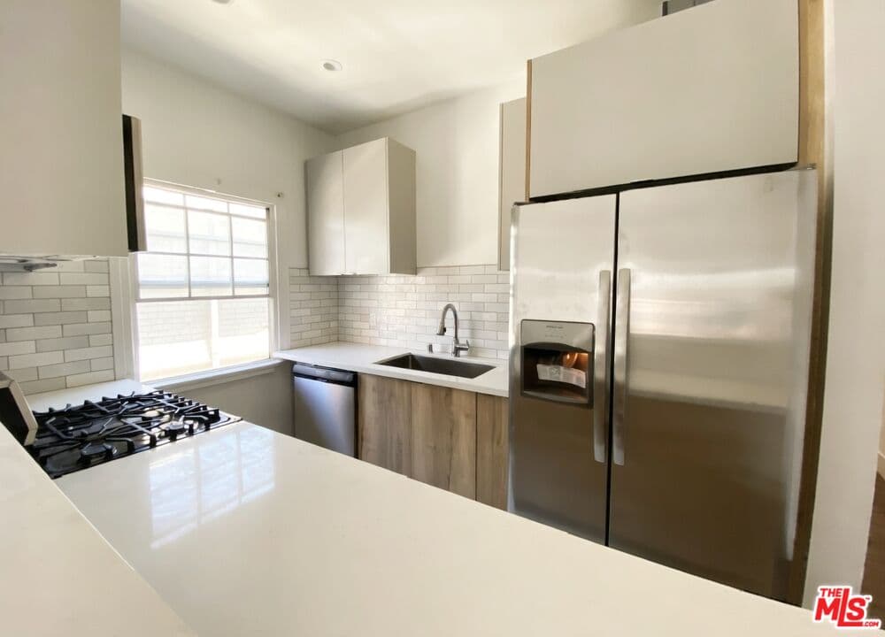 3 bd, 2 ba Apartment in Los Angeles, CA — $3,300/mo — photo 2