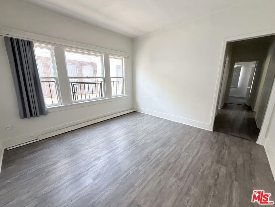 2 bd, 1 ba Apartment in Los Angeles, CA — $2,150/mo — photo 2