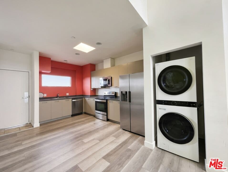 5 bd, 5 ba Townhouse in Los Angeles, CA — $7,100/mo — photo 2