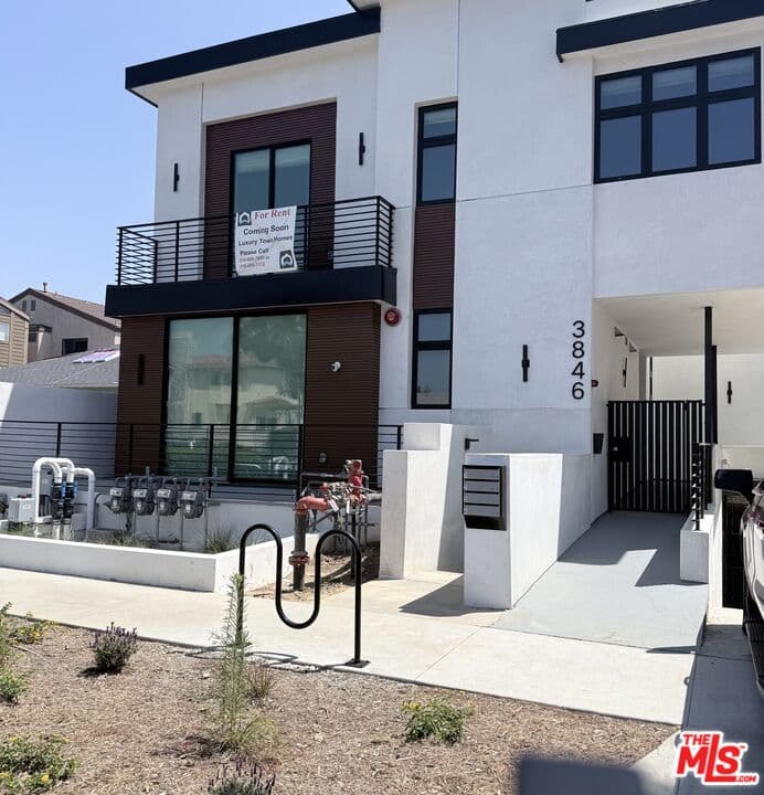 3 bd, 3 ba Townhouse in Culver City, CA — $6,999/mo — photo 1