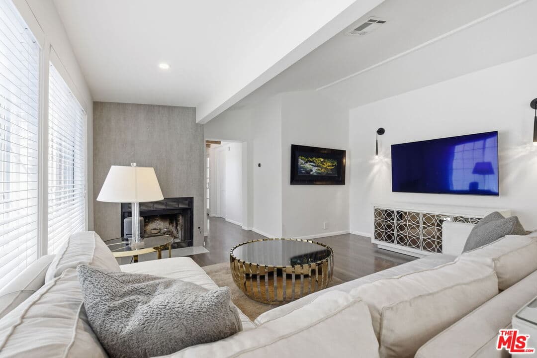 3 bd, 3 ba House in Beverly Hills, CA — $7,500/mo — photo 1