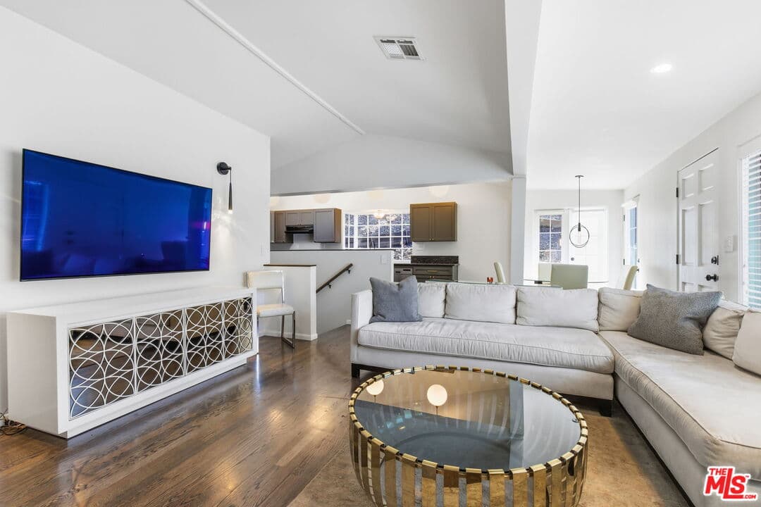 3 bd, 3 ba House in Beverly Hills, CA — $7,500/mo — photo 2