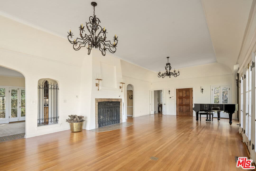 5 bd, 4 ba House in Santa Monica, CA — $15,000/mo — photo 2