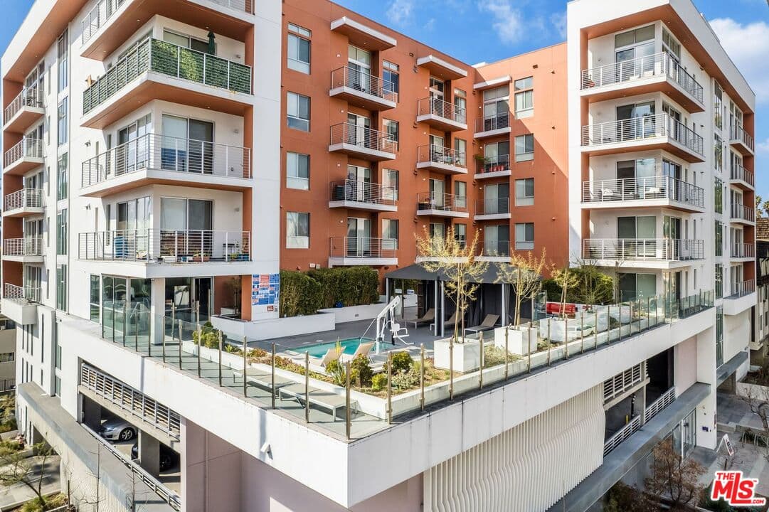Studio Apartment in Los Angeles β $2,220/mo
