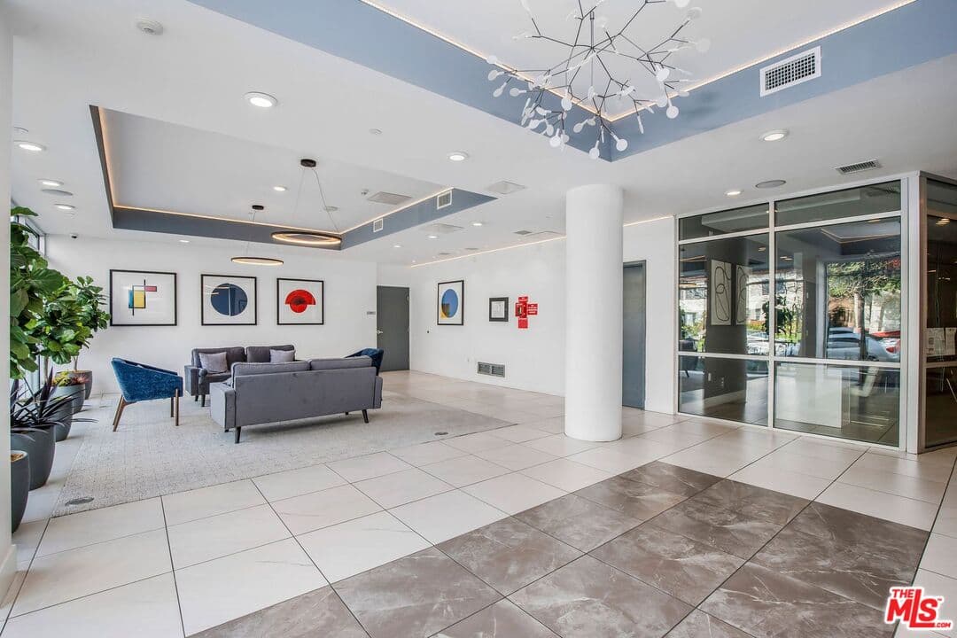 1 bd, 1 ba Apartment in Los Angeles, CA — $2,275/mo — photo 2