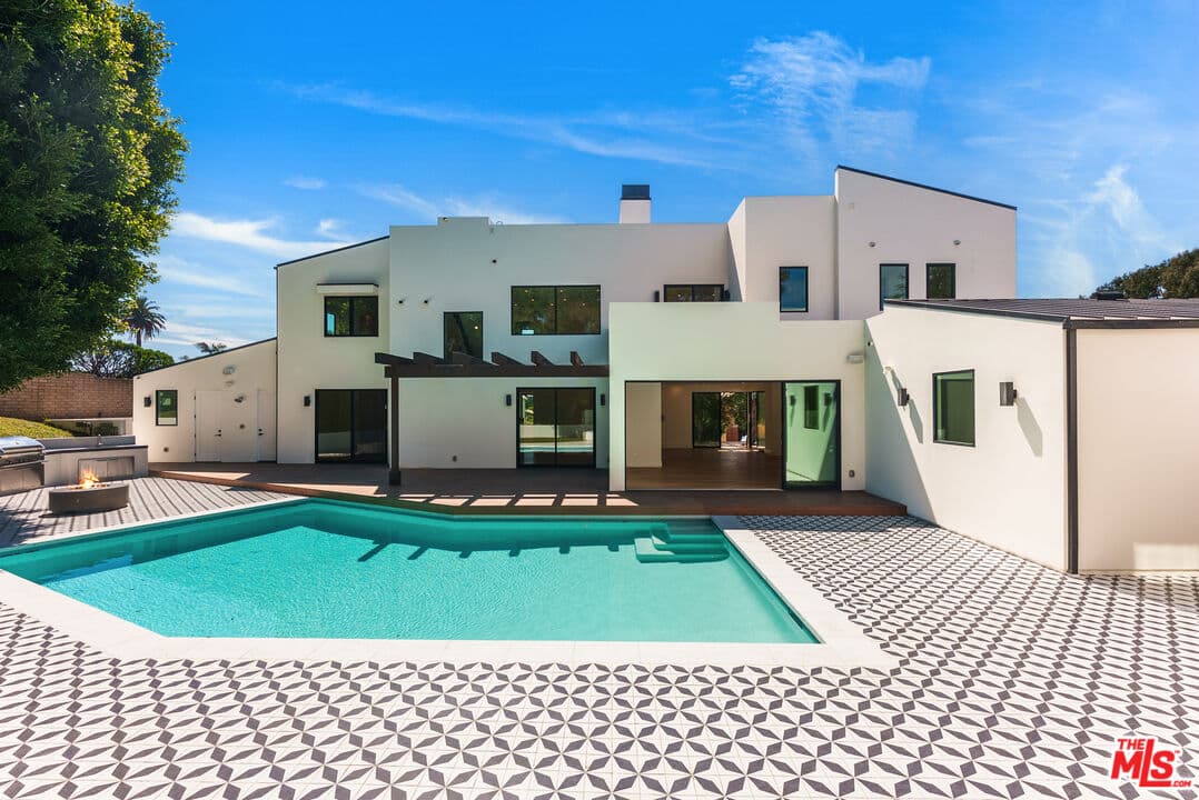 8 bd, 9 ba House in Pacific Palisades, CA — $35,000/mo — photo 2