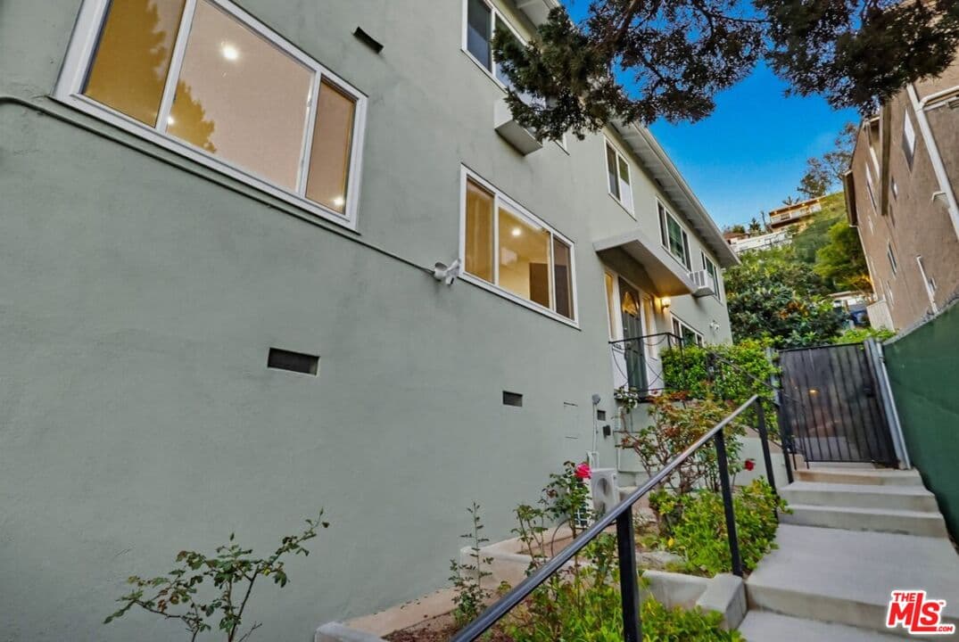 1 bd, 1 ba Apartment in Los Angeles, CA — $3,600/mo — photo 2