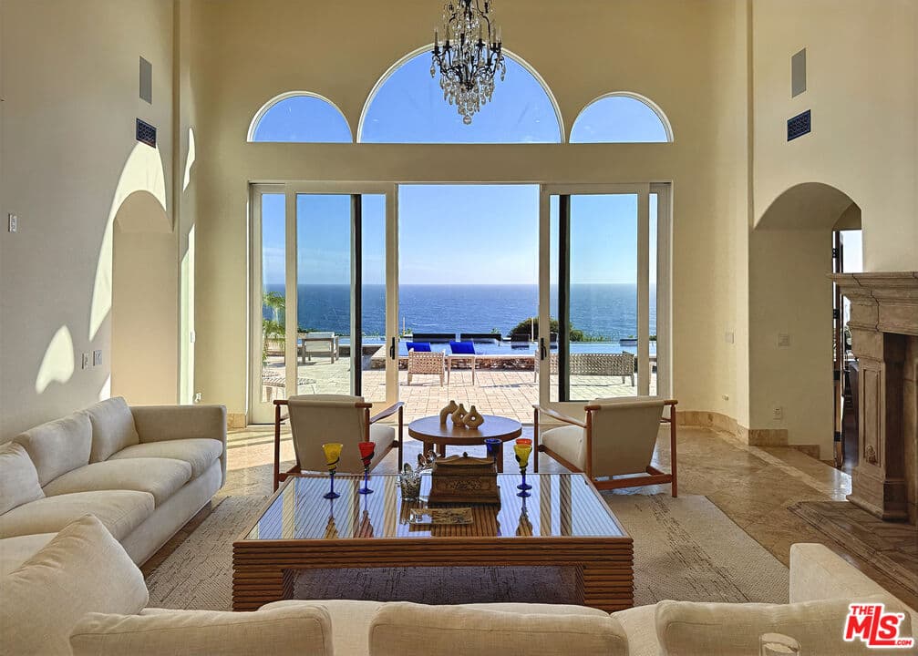 5 bd, 7 ba House in Malibu, CA — $27,500/mo — photo 2