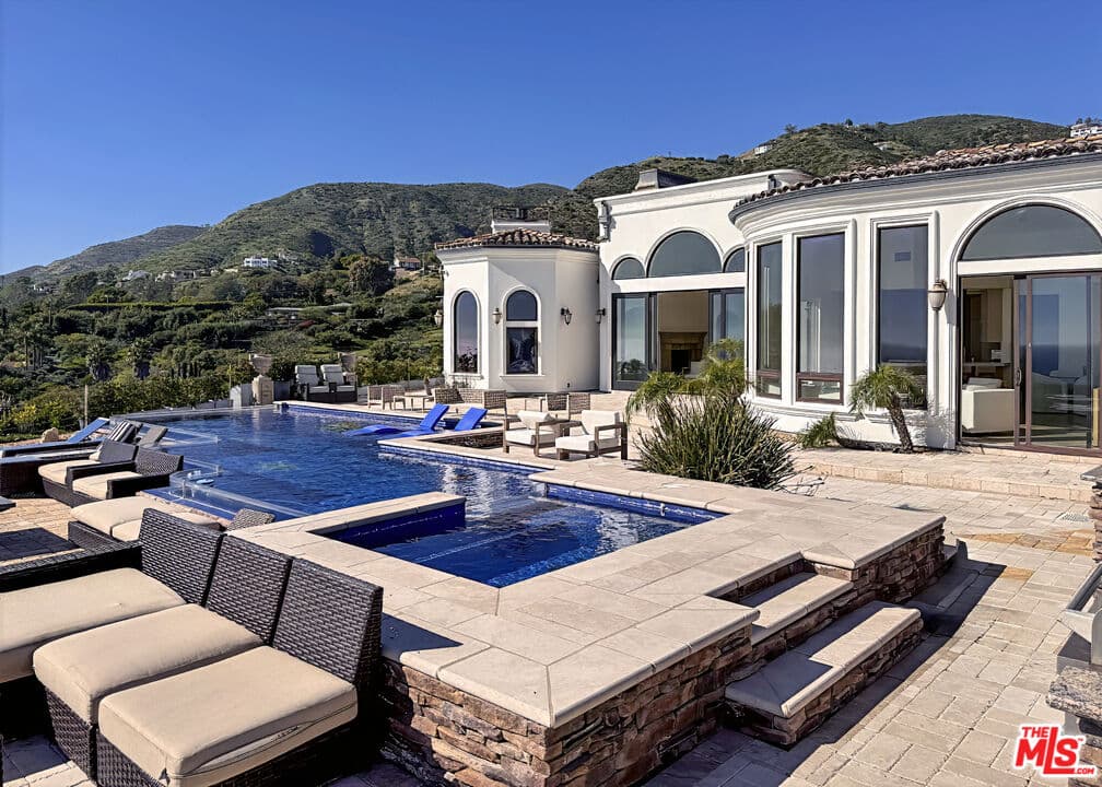 5 bd, 7 ba House in Malibu, CA — $27,500/mo — photo 1