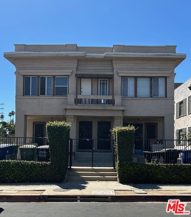 2 bd, 1 ba Apartment in Los Angeles, CA — $2,900/mo — photo 1