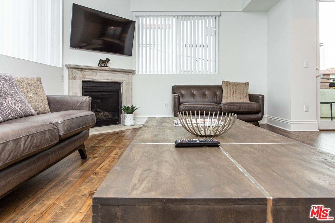 4 bd, 4 ba Townhouse in Los Angeles, CA — $8,750/mo — photo 2
