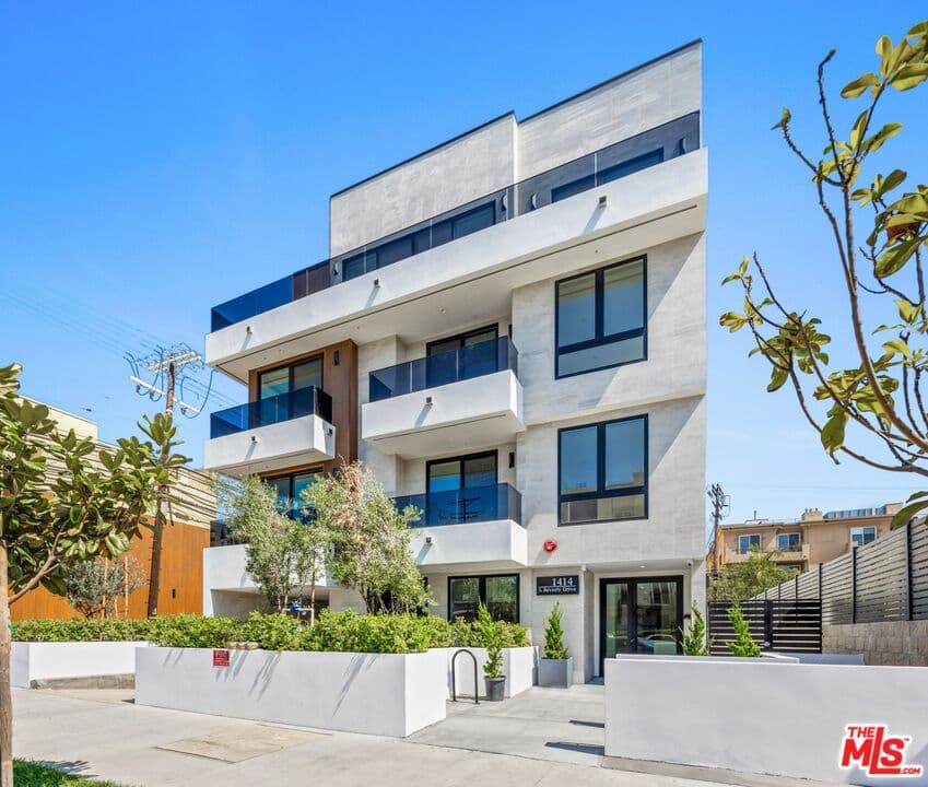 3 bd, 3 ba Condo in Los Angeles, CA — $6,000/mo — photo 1
