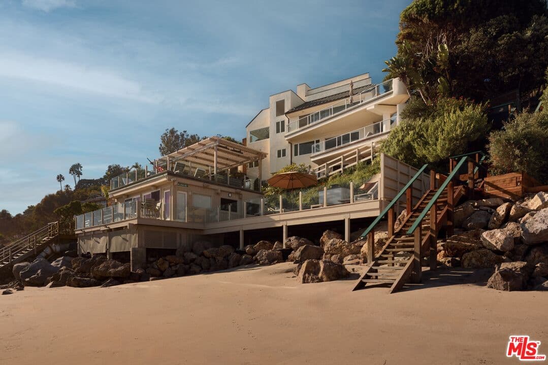 4 bd, 5 ba House in Malibu, CA — $57,500/mo — photo 2