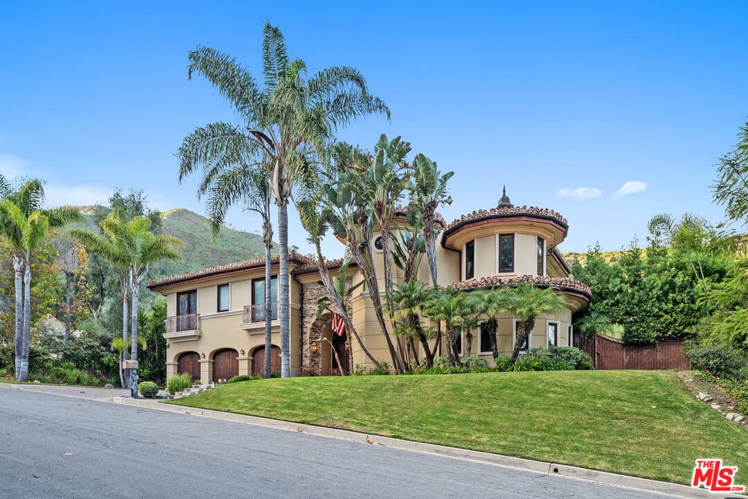 5 bd, 8 ba House in Pacific Palisades, CA — $27,000/mo — photo 1