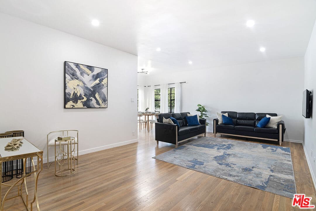2 bd, 2 ba Apartment in Beverly Hills, CA — $4,490/mo — photo 2