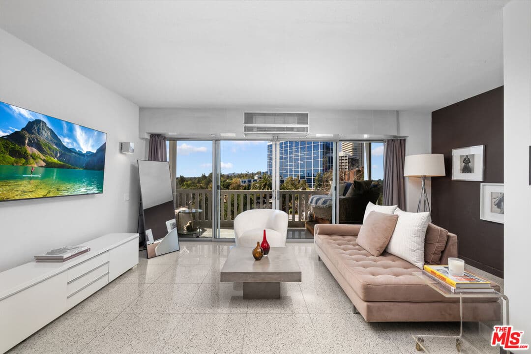 Studio, 1 ba Condo in West Hollywood, CA — $4,995/mo — photo 2