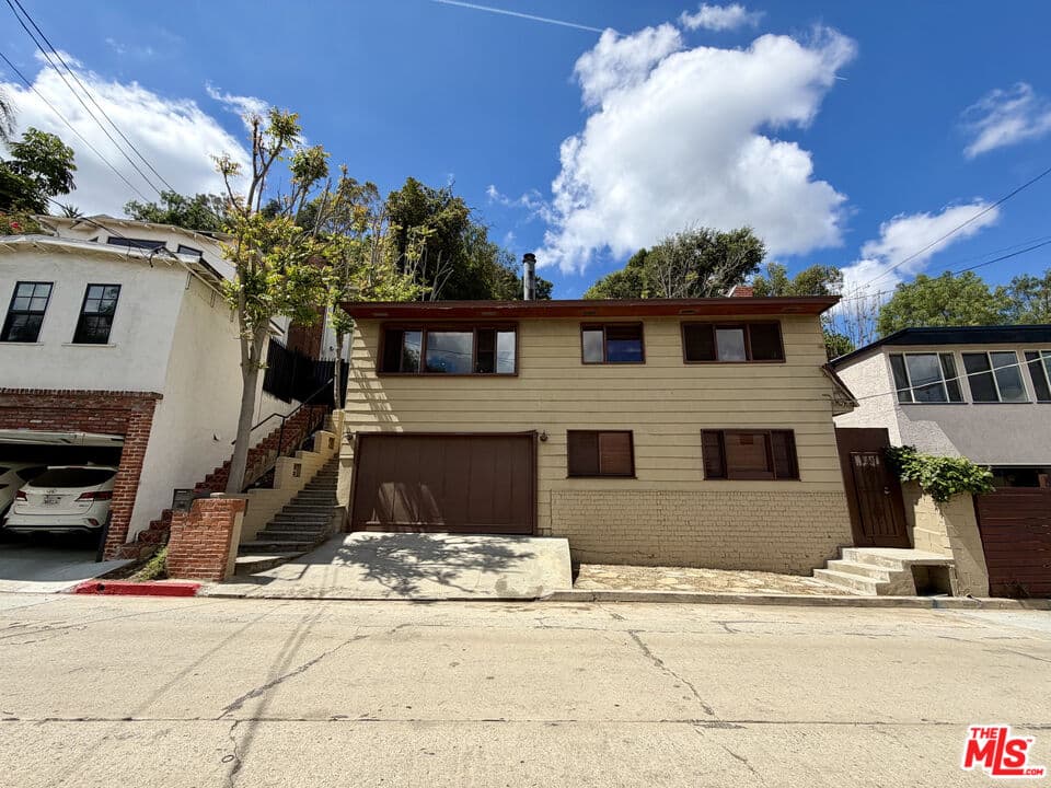 3 bd, 2 ba Townhouse in Los Angeles, CA — $5,300/mo — photo 1