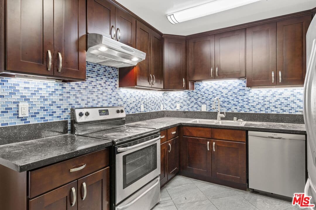 3 bd, 2 ba Apartment in Santa Monica, CA — $4,380/mo — photo 1