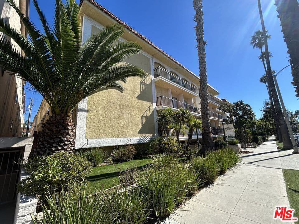 3 bd, 2 ba Apartment in Santa Monica, CA — $4,380/mo — photo 2