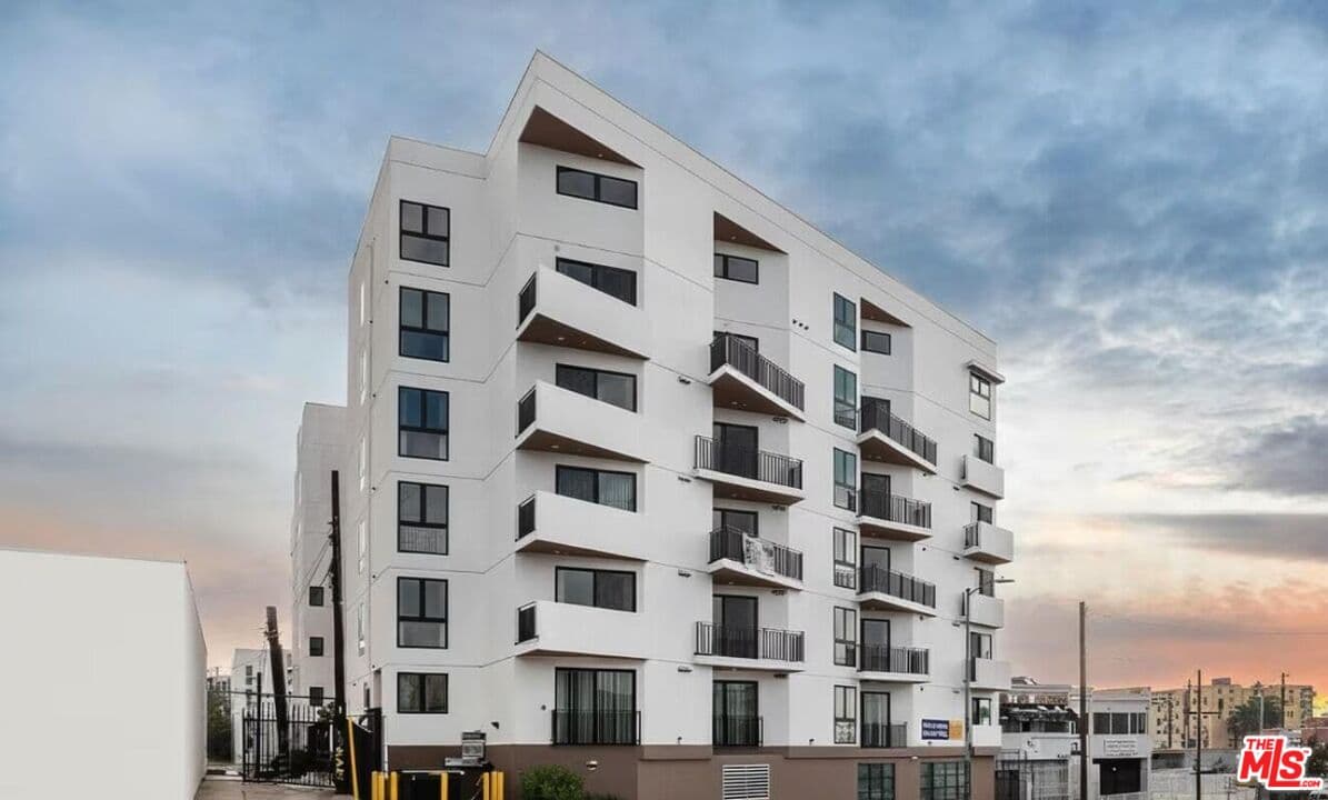 Studio, 1 ba Apartment in Los Angeles, CA — $1,750/mo — photo 1