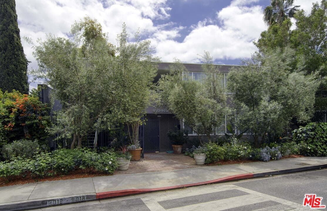 1 bd, 1 ba Apartment in West Hollywood, CA — $2,300/mo — photo 1