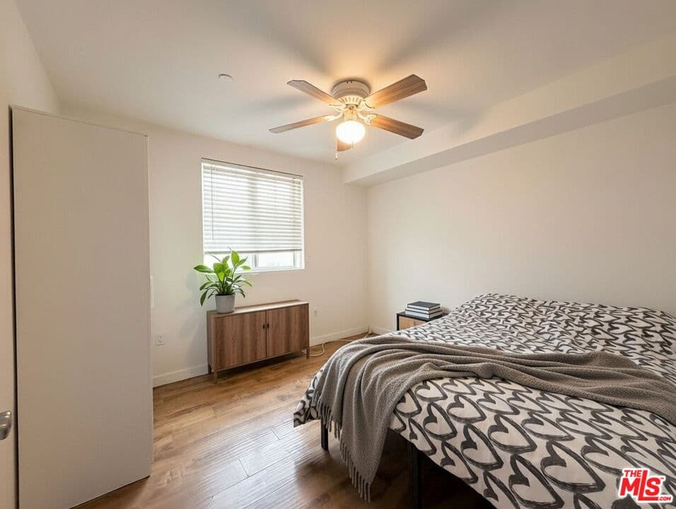 4 bd, 3 ba Townhouse in Los Angeles, CA — $4,800/mo — photo 2