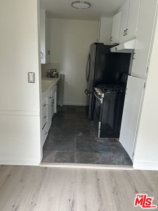 2 bd, 2 ba Apartment in Los Angeles, CA — $2,699/mo — photo 2