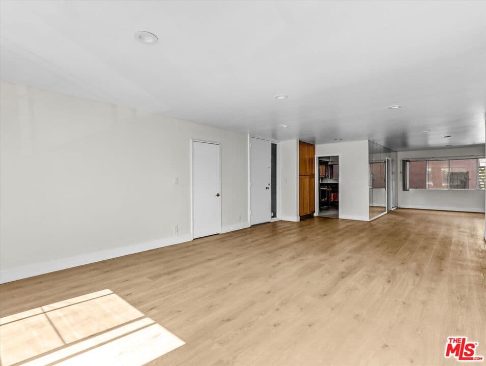 2 bd, 2 ba Condo in Beverly Hills, CA — $4,250/mo — photo 2