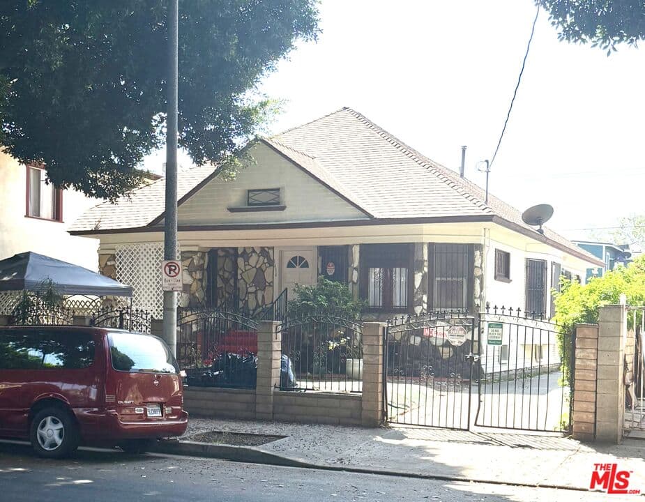 6 bd, 3 ba House in Los Angeles, CA — $5,995/mo — photo 1