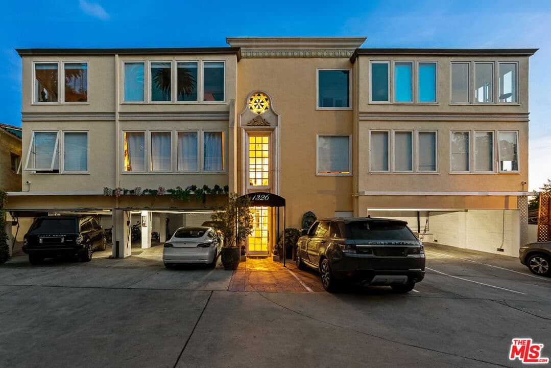 2 bd, 2 ba Apartment in Los Angeles, CA — $6,795/mo — photo 2