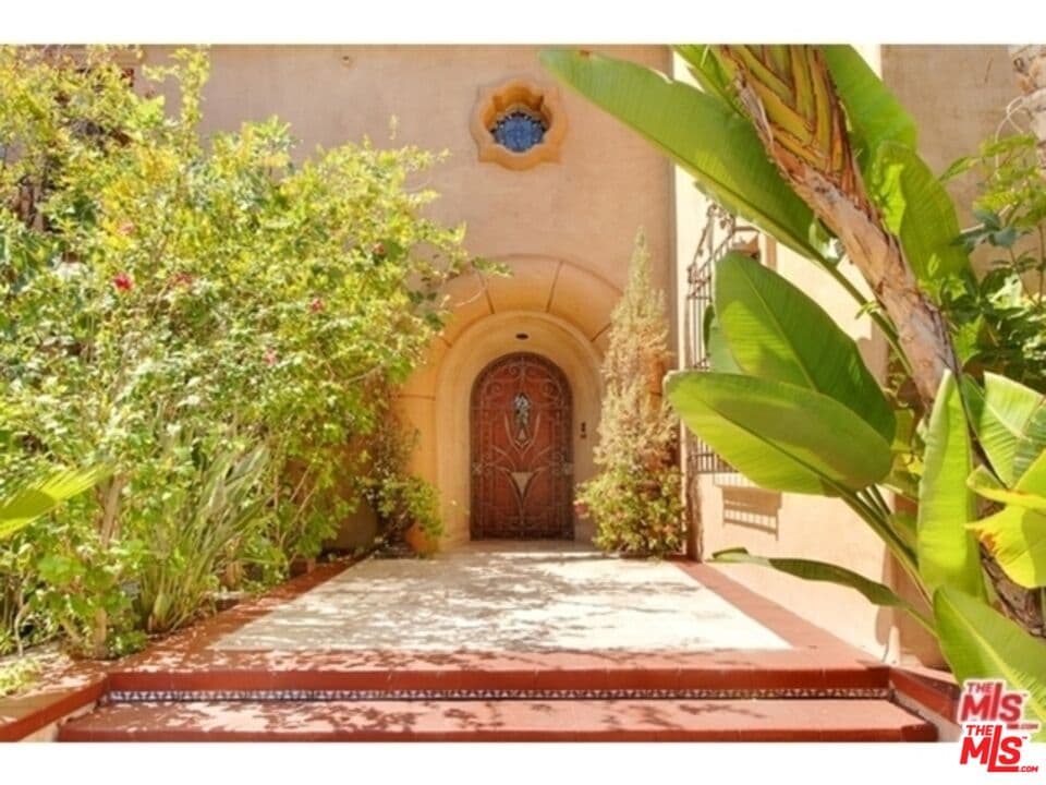 8 bd, 11 ba House in Beverly Hills, CA — $45,000/mo — photo 2