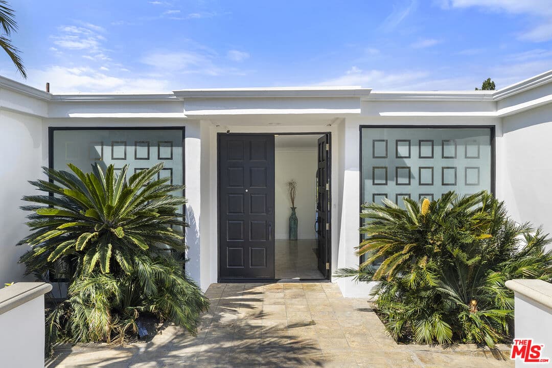 4 bd, 5 ba House in Los Angeles, CA — $25,000/mo — photo 2