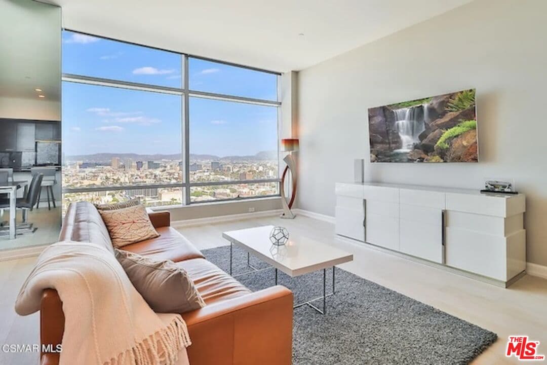 2 bd, 3 ba Condo in Los Angeles, CA — $8,000/mo — photo 2